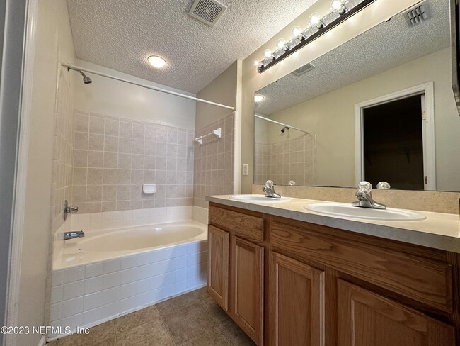 Building Photo - 502 Sherwood Oaks Dr