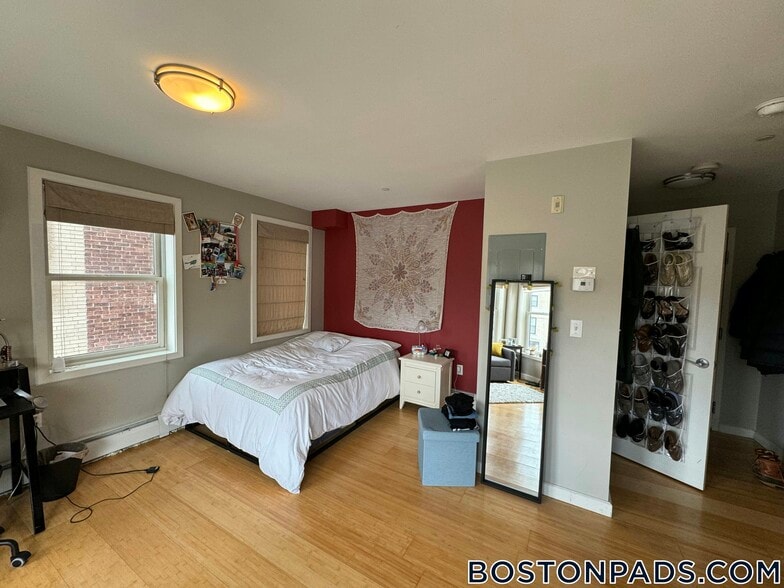 Building Photo - 62 Boylston St