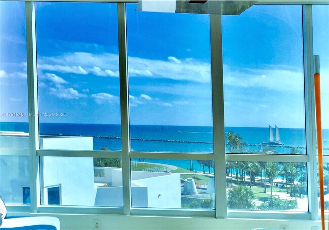 Building Photo - 100 South Pointe Dr