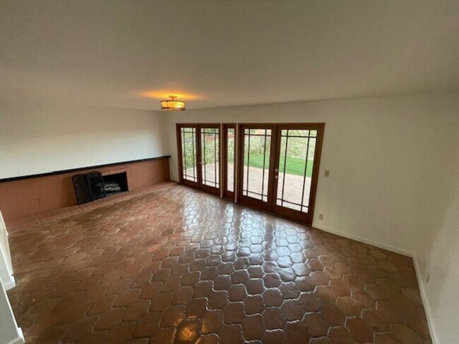 Building Photo - 13161 Shalimar Pl