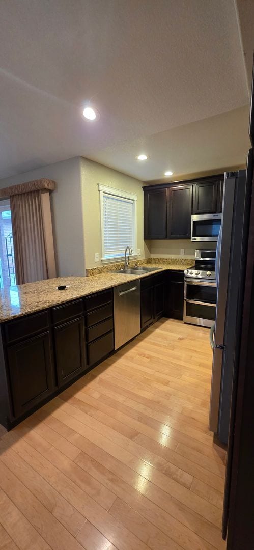 Building Photo - 414 Appletree Ct
