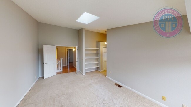 Building Photo - Beaverton / Stylish Open Floor-Plan - 5 Bedrooms, 3 Car Garage, Central Air