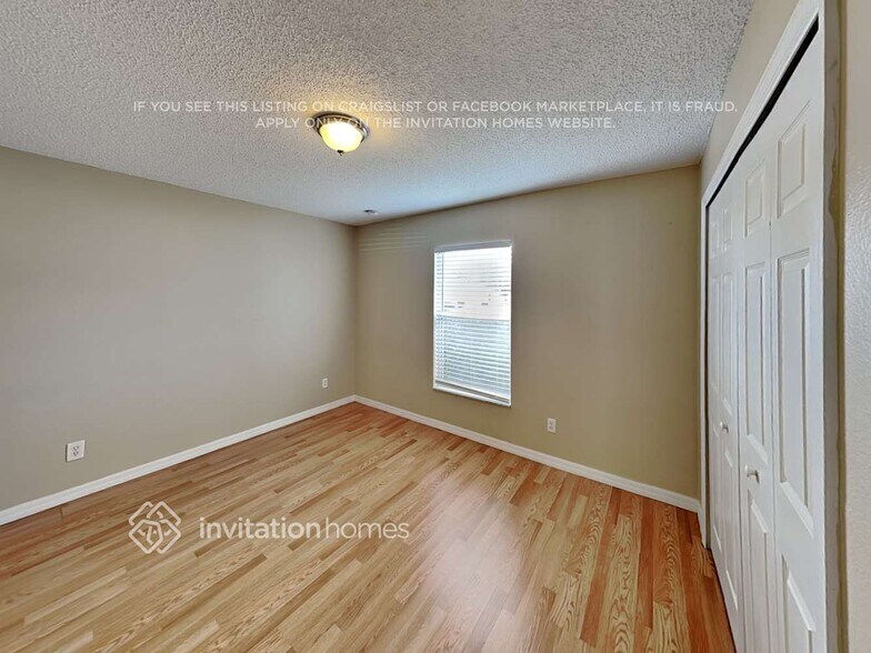 Building Photo - 1047 Lakeview Oaks Dr