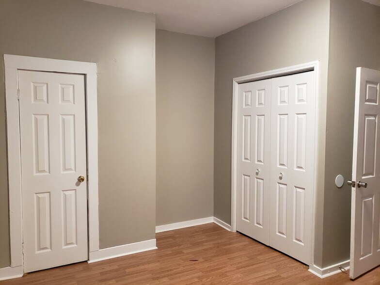 Master Bedroom - 1006 N Williams St