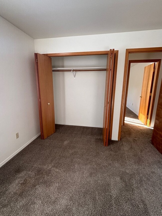 Building Photo - Great location for MSU and downtown.