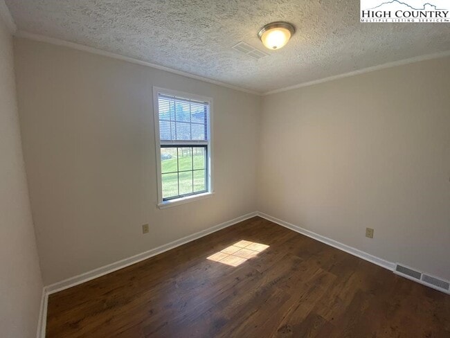 Building Photo - 462 Hartsoe Rd