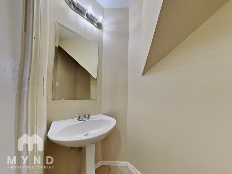 Building Photo - 2530 Chestnut Mills Rd