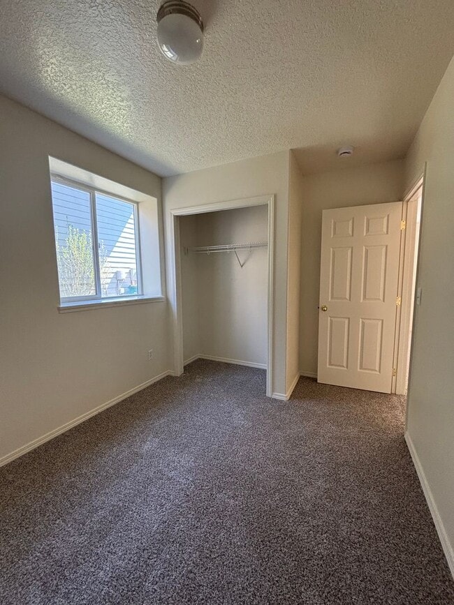 Building Photo - $500.00  OFF  1ST  FULL  MONTH'S  RENT   F...