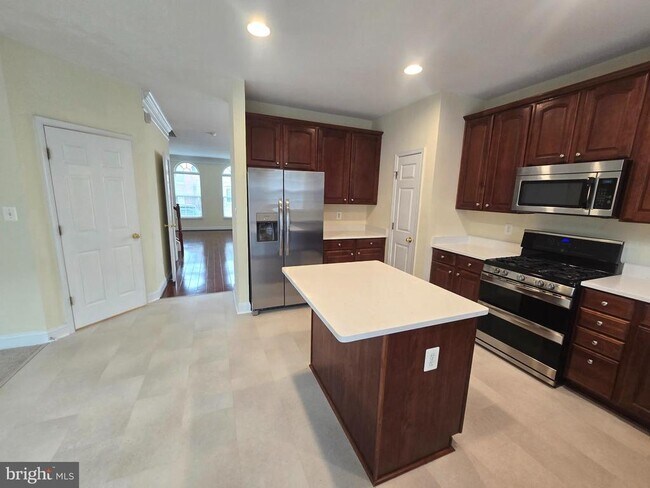 Building Photo - 116 Douglas Dr