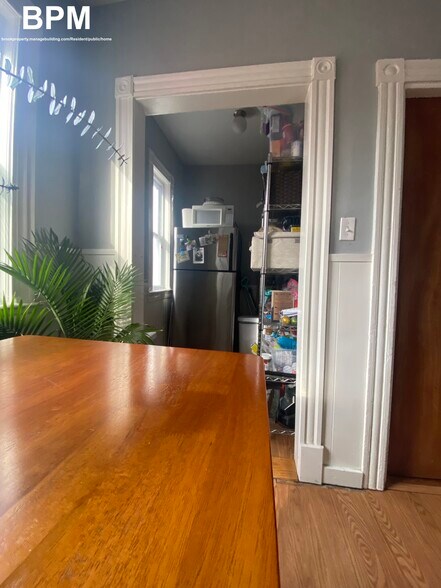 Building Photo - 28 Pond St