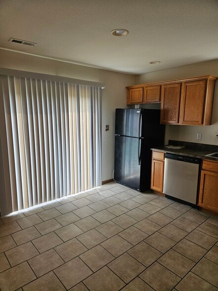 Building Photo - 704 Glenstone Dr