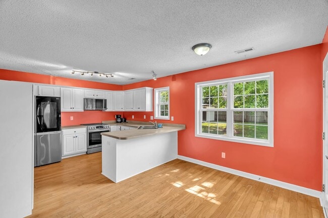 Building Photo - 403 Arabian Ln