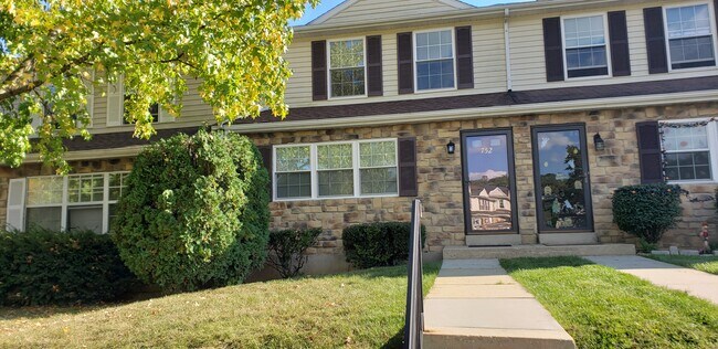 Primary Photo - 752 Springfield Ct
