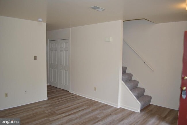 Building Photo - 961 Orchard Dr