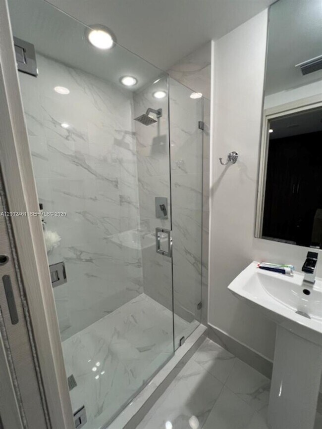 Building Photo - 801 S Miami Ave