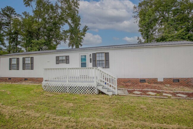 Building Photo - Charming Renovated 2-Bedroom, 2-Bath Home ...