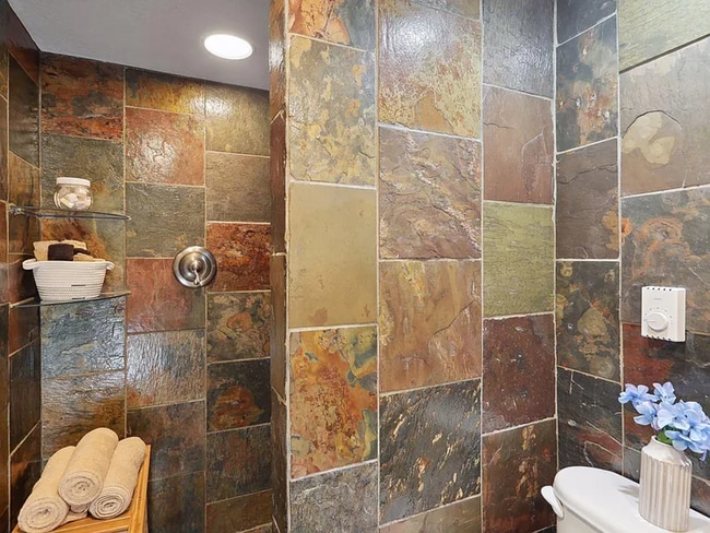 Building Photo - Updated 3 Bed | 1 Bath W/ Private Fenced Y...