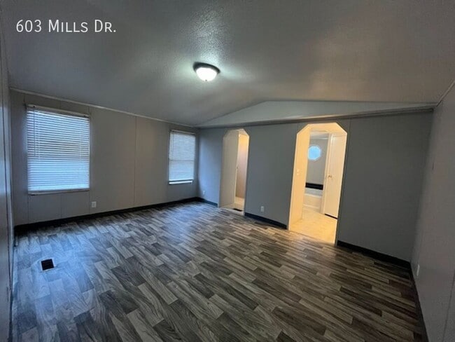 Building Photo - 603 N Mills Dr