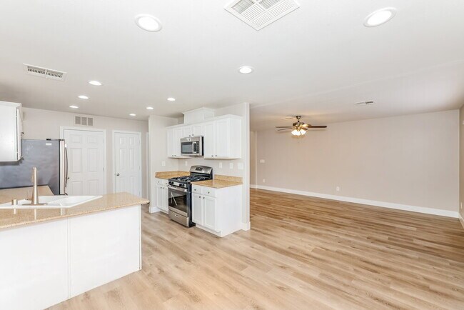 Building Photo - 8064 Torremolinos Ave