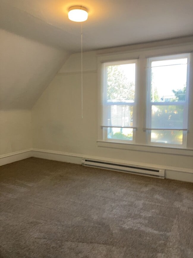 Building Photo - Pre-Lease Today, 5 Bedroom Home!