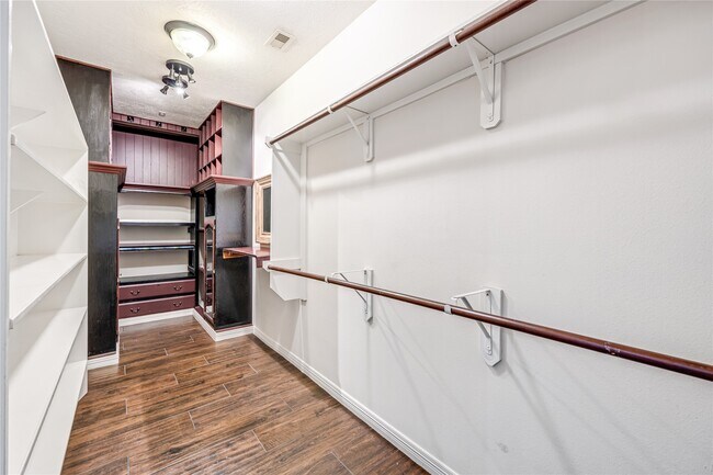 Building Photo - 8127 Edenwood Dr