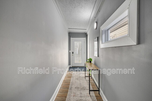 Building Photo - 43 N Beville Ave