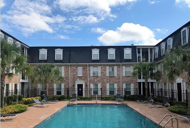 Building Photo - 357 N Post Oak Ln