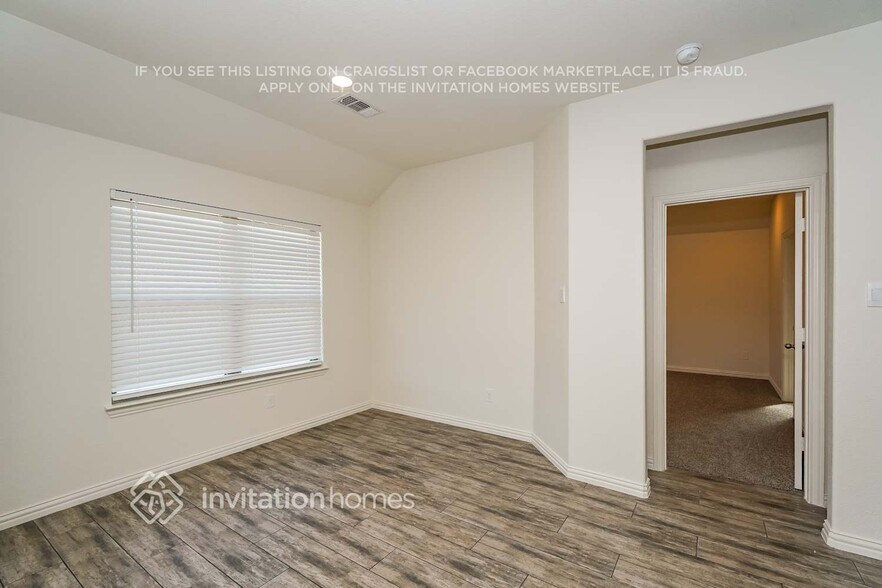 Building Photo - 353 Paloma St