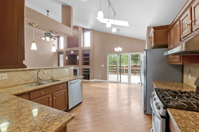 Building Photo - Beautiful home with 5 bedrooms, 3 1/2 bathrooms, 3-car garage available now!