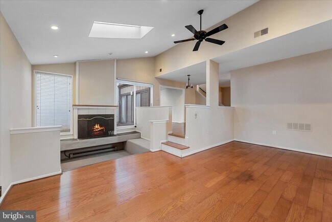 Building Photo - 2337 Glade Bank Way