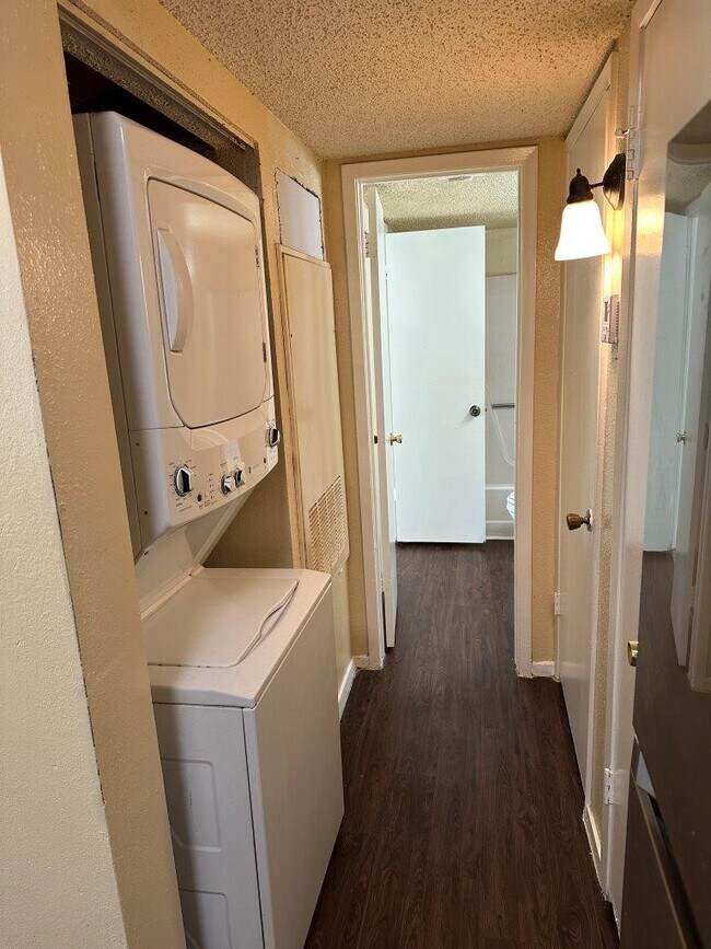 Building Photo - 12244 Bob White Dr