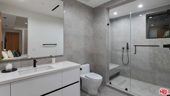 Building Photo - 1324 Stradella Rd