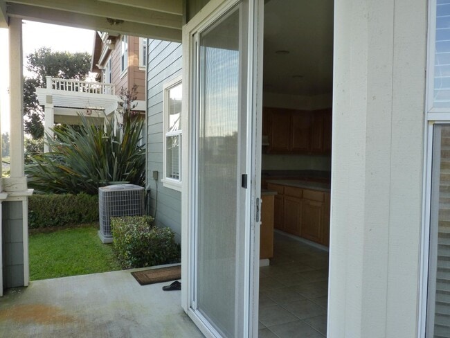 Building Photo - 1065 Rockport Ave