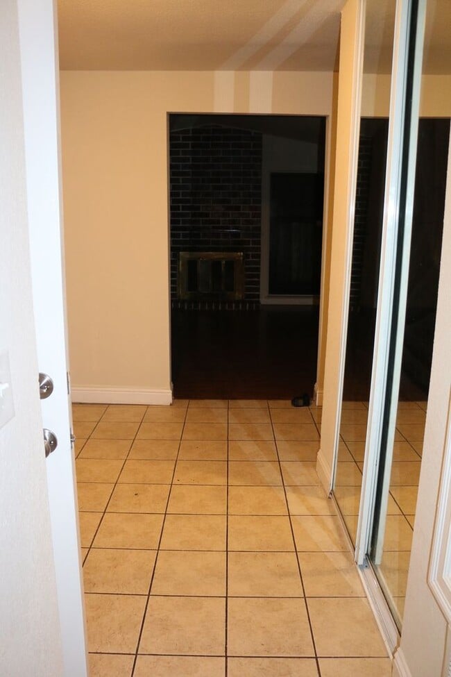Building Photo - Home for Rent in Sacramento, CA 95842