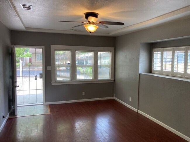 Building Photo - Adorable 2 Bedroom 1 Bath Cozy Modesto Home