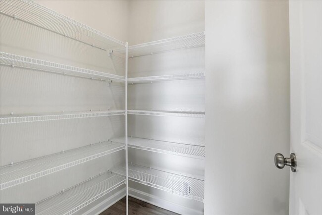 Building Photo - 889 Barksdale Dr