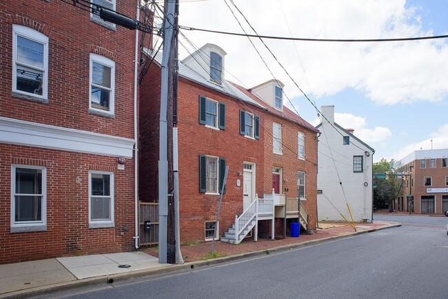 Building Photo - 123 Cathedral St