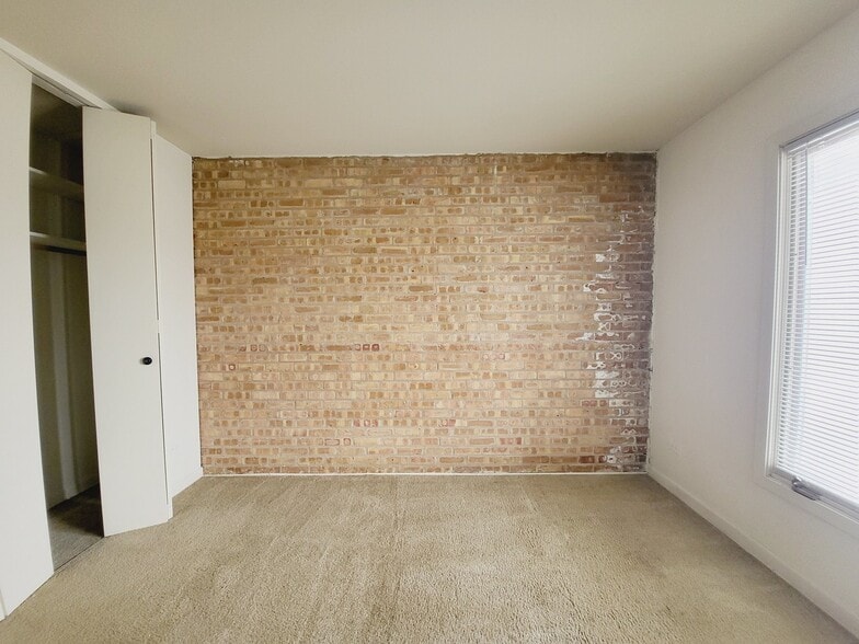 Building Photo - 712 Concord Ln