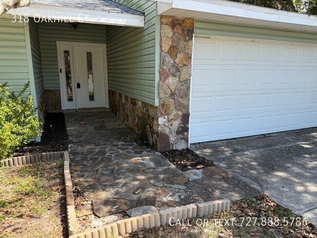 Building Photo - 318 Oakhill Ct