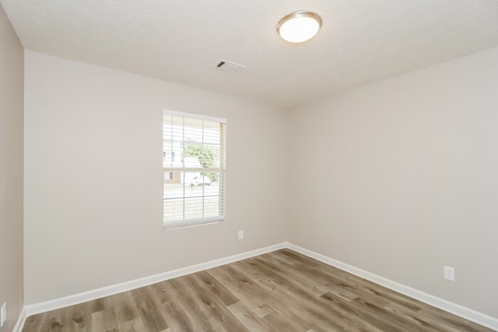 Building Photo - 191 Marsh Glen Dr