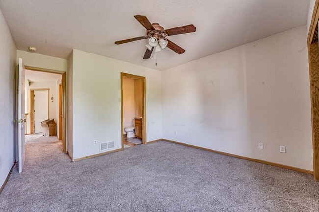 Building Photo - Spacious 3 Bed, 3 1/2 Bath Townhome in Northwest Fort Collins!