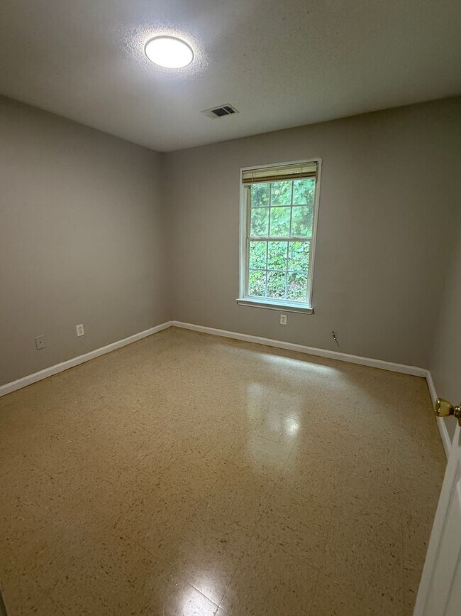 Building Photo - 8127-8127 Carlton Trail NW