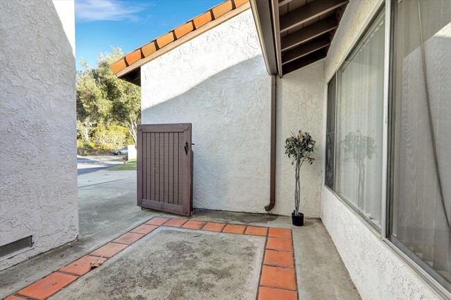 Building Photo - LOVELY ONE STORY CONDO WITH ONE CAR GARAGE