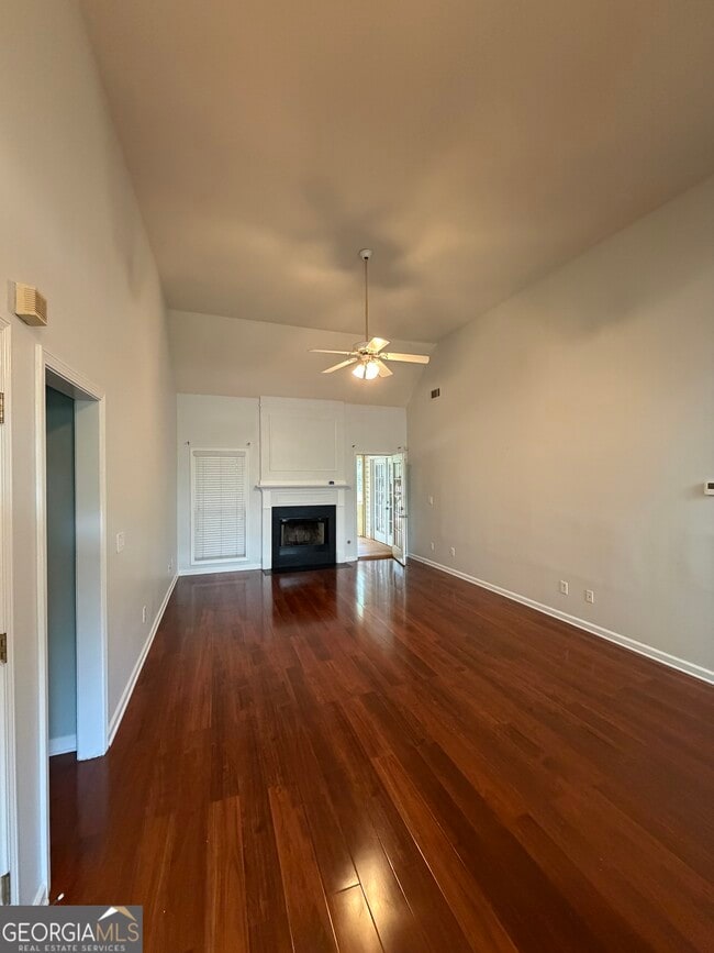 Building Photo - 5105 Yellow Pine Dr