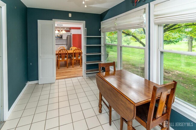 Building Photo - 456 Roxbury Ln