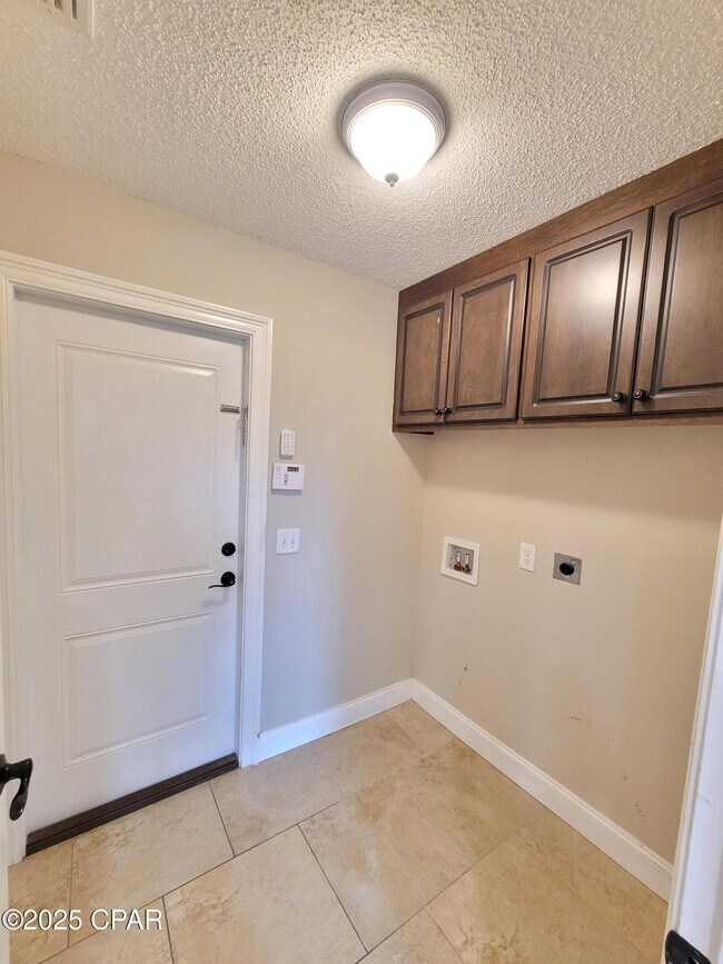 Building Photo - 4503 Bylsma Cir