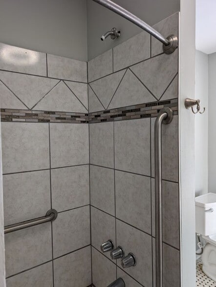 Building Photo - 5313 Broadway, 1