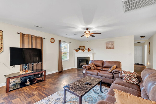 Building Photo - 308 Channel Run Ln