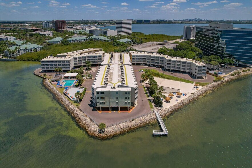 Building Photo - 2502 N Rocky Point Dr