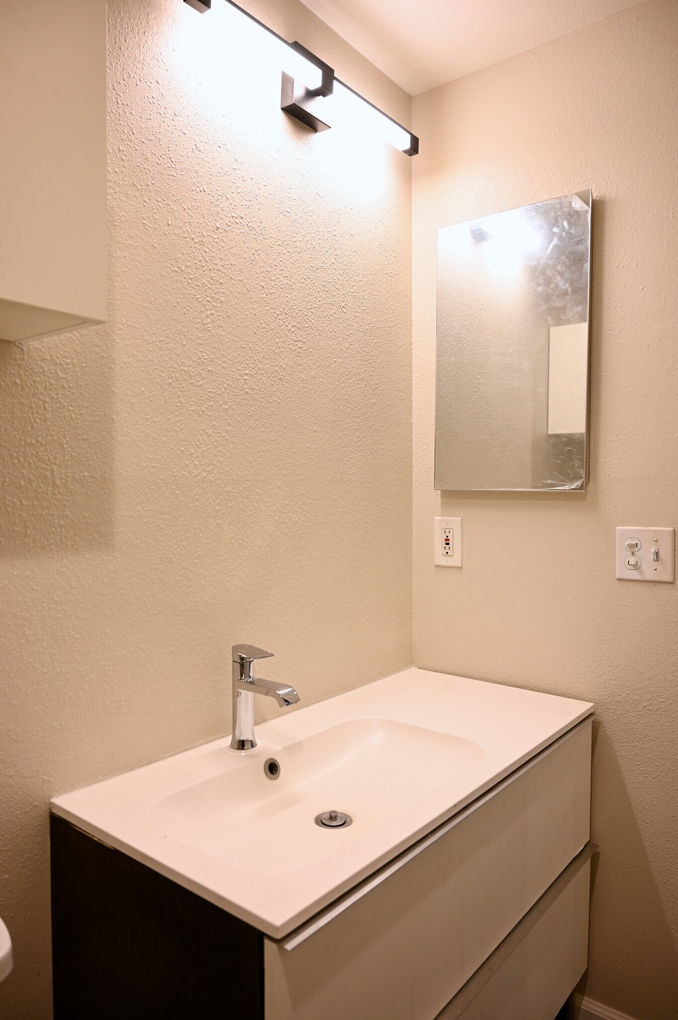 Building Photo - 675 S University Blvd